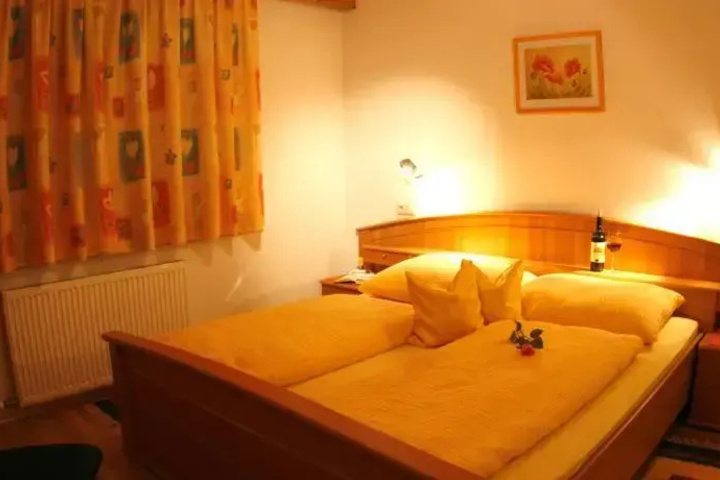 Room 4 of 13