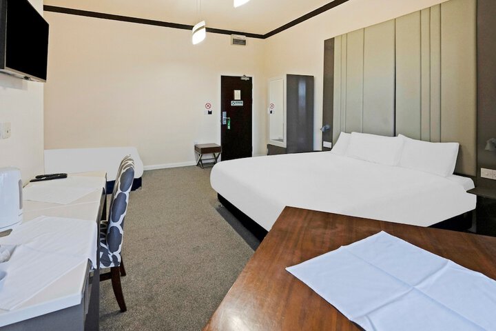 Room 19 of 83
