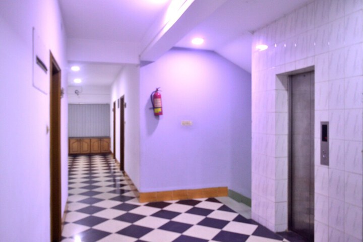 Ballroom/Hall 51 of 59