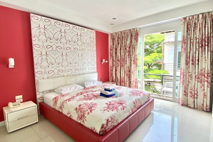 Room 5 of 77