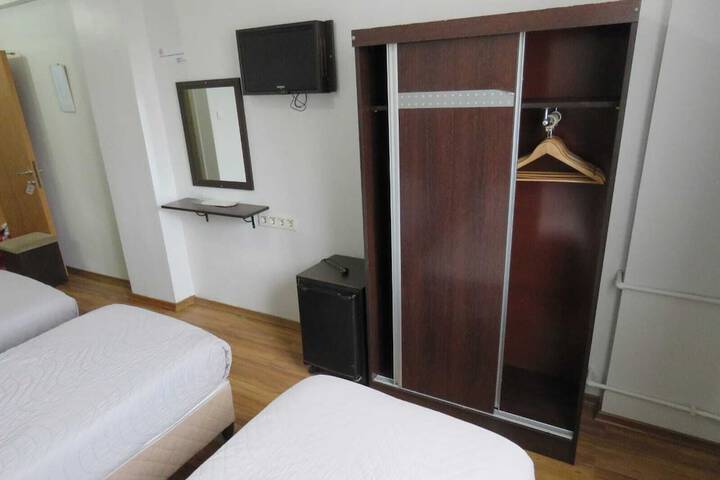 Room 12 of 30
