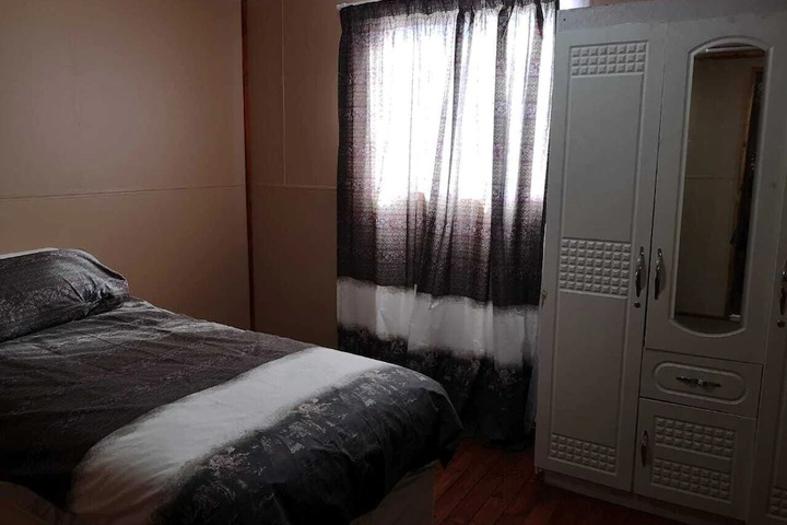 Room 6 of 8