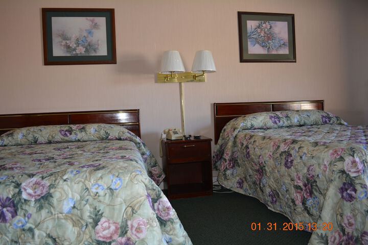 2 Double Beds (4 of 7)