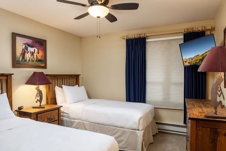 Room 52 of 176