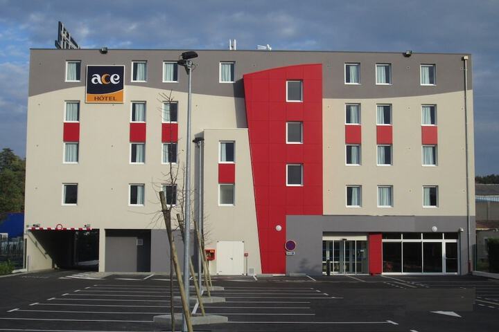 Hotel 52 of 53