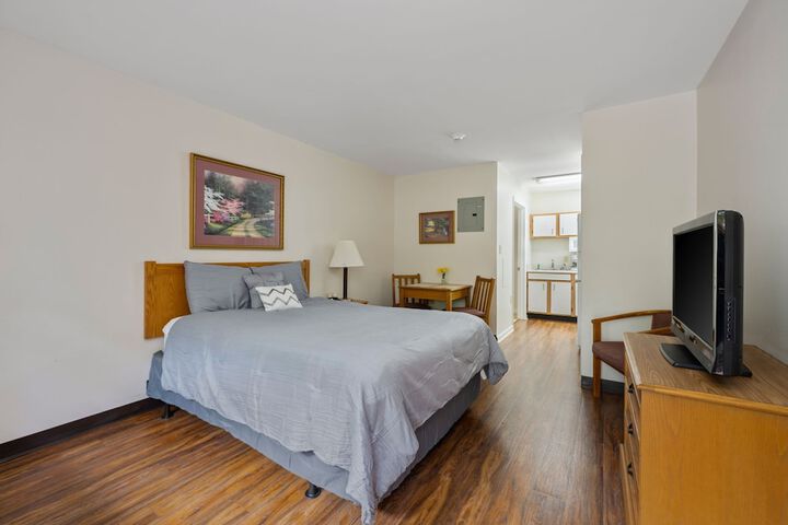 Studio Suite Queen Bed (7 of 26)