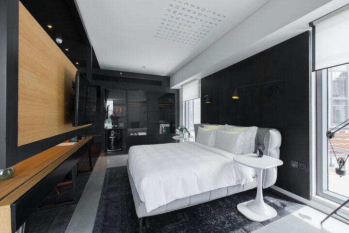 Room 6 of 74