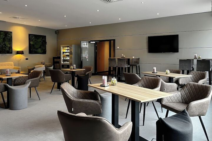 Hotel Interior 6 of 134