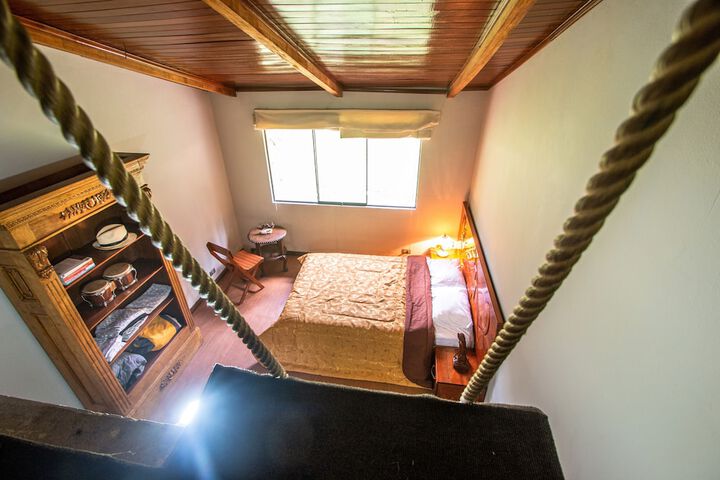 Room 9 of 40