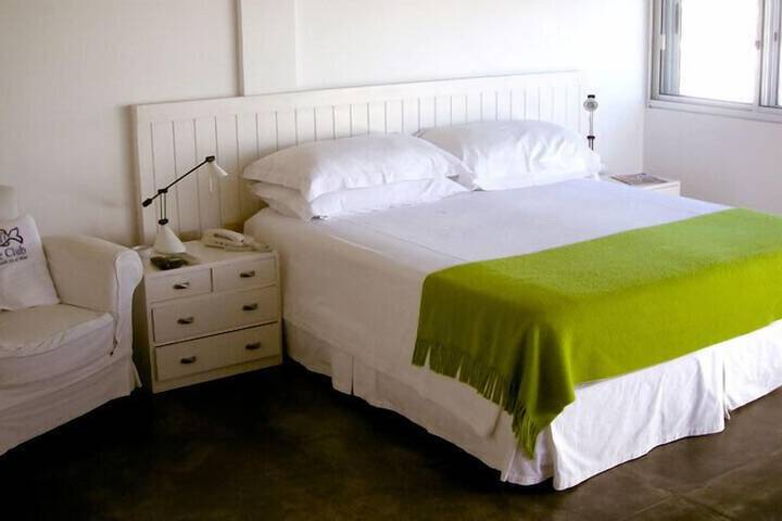 Room 7 of 8