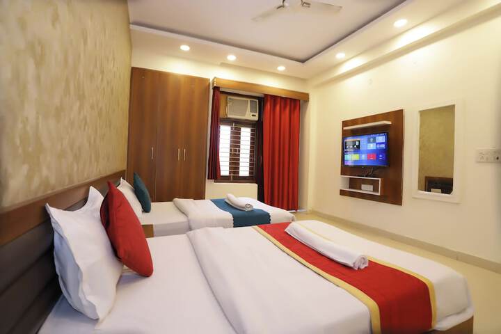 Room 4 of 14