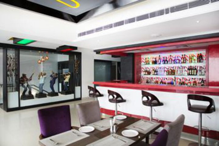 Lounge 14 of 20