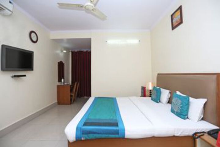 OYO 10788 Hotel Harisons Continental