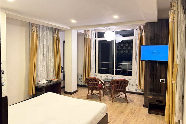 Room 13 of 34