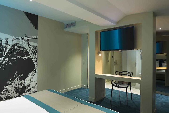 Room 27 of 74