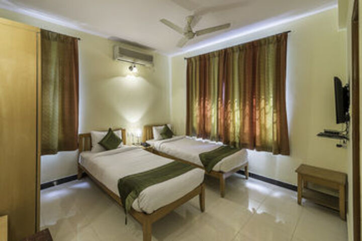 Room 13 of 37
