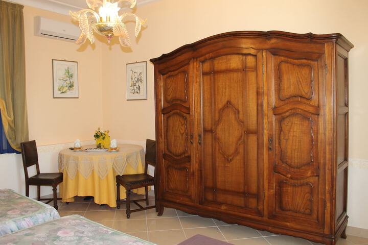 Room 18 of 38