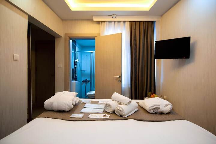 Room 6 of 44