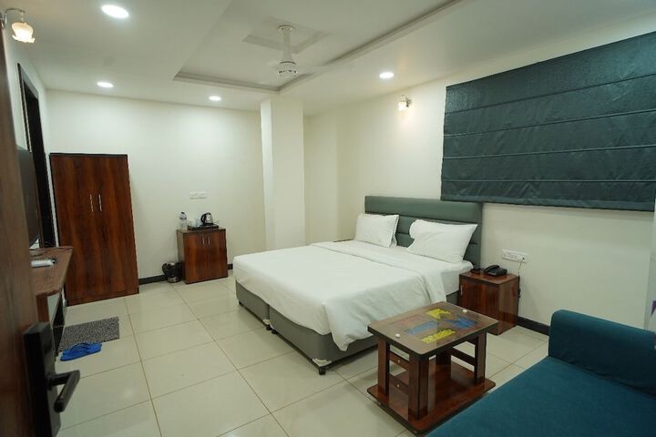 Room 9 of 14