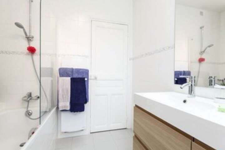 Room 2 of 11