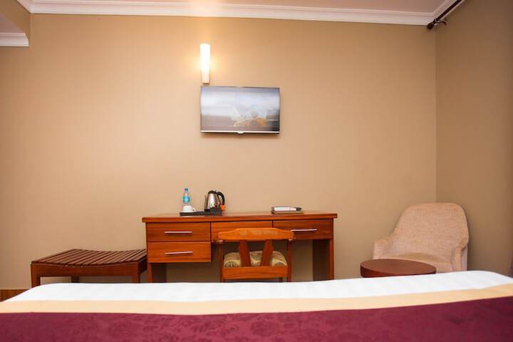 Room 8 of 35