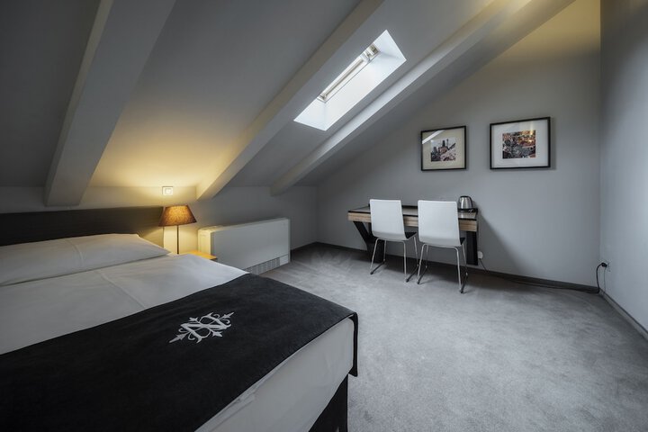 Room 44 of 97