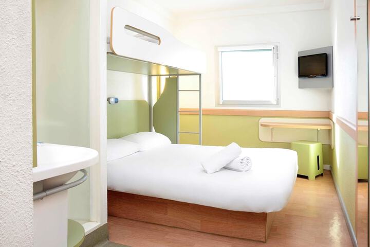 Room 3 of 39