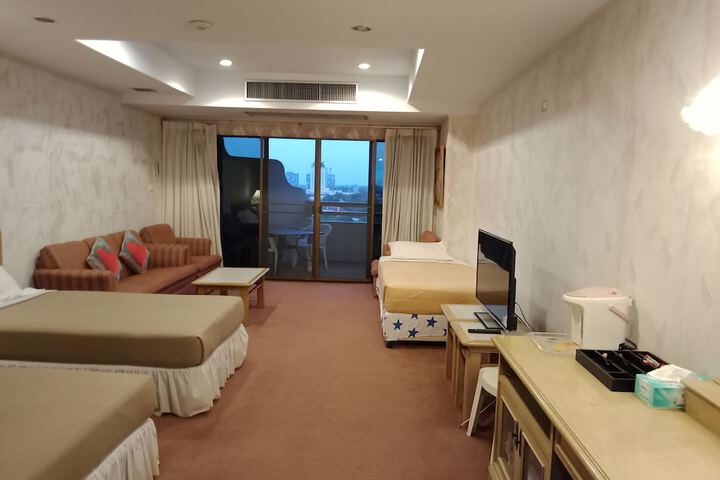 Room 4 of 20