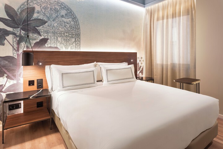 Room 53 of 119