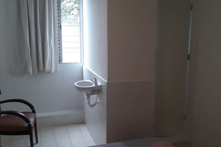 Room 9 of 16