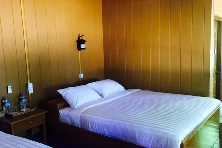 Room 10 of 16