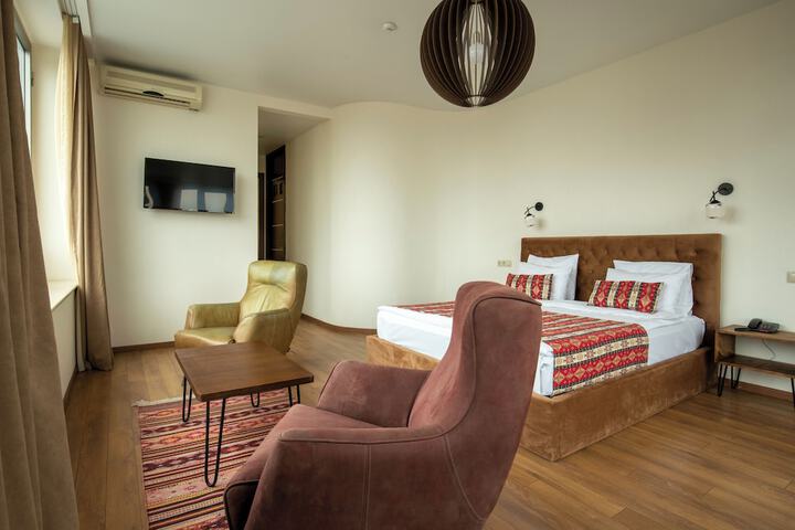 Room 13 of 95