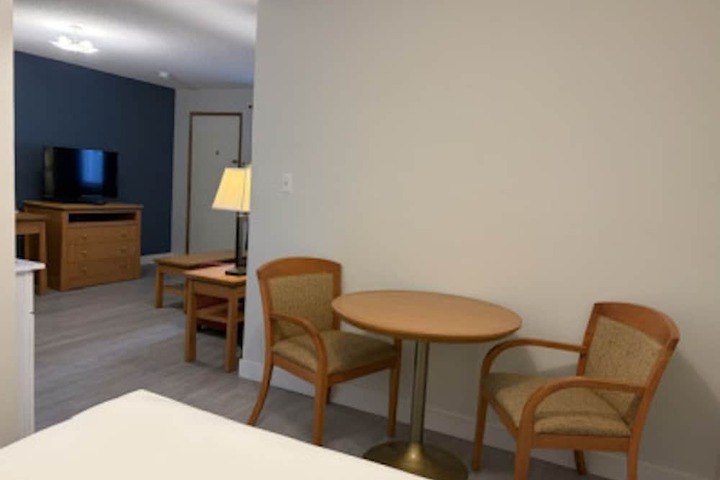 Room 8 of 16
