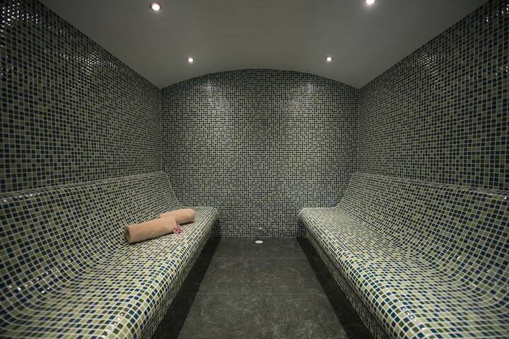 Room 43 of 61