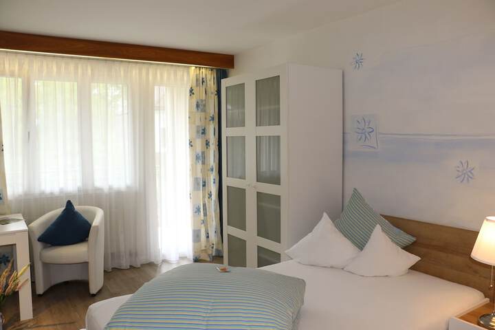 Room 3 of 47