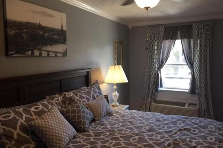 Room 5 of 18