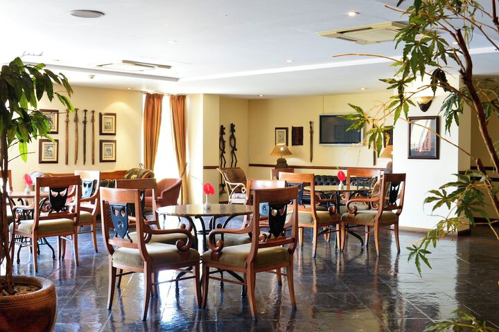 Lounge 185 of 276