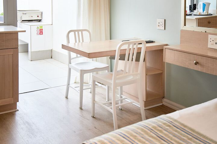 Room 53 of 191