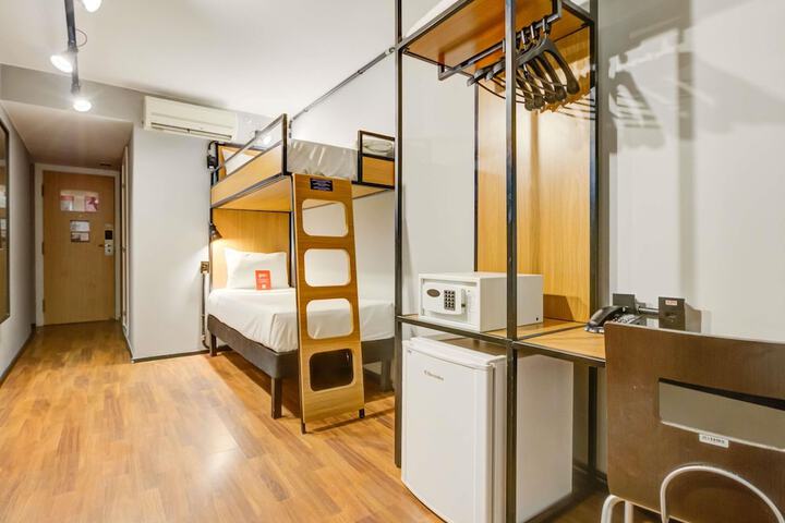 Room 46 of 110