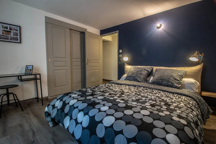Room 6 of 17