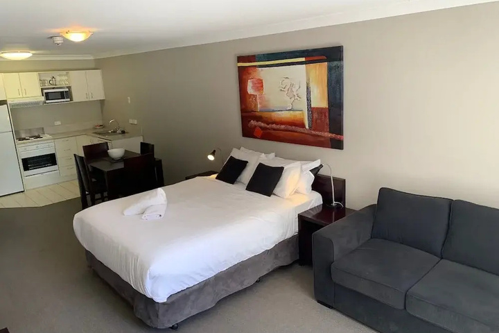 Room 6 of 13