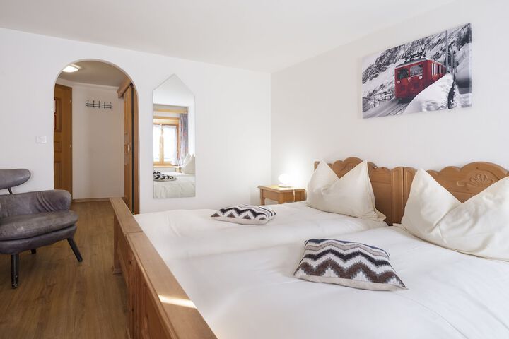 Room 3 of 27