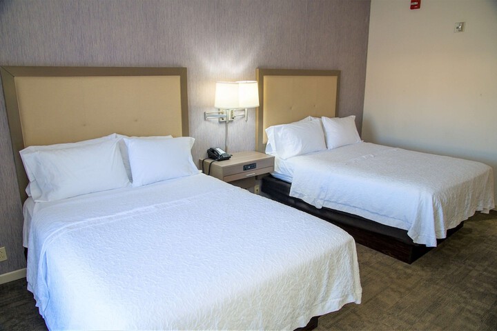 2 Queen Beds (5 of 11)
