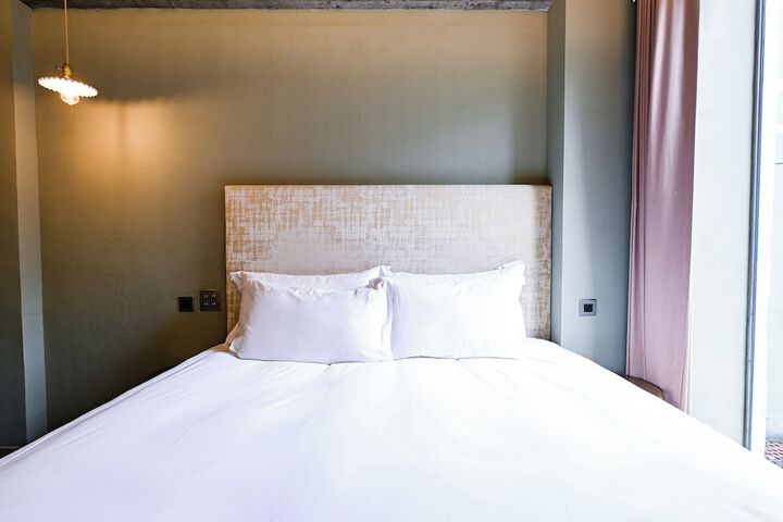 Room 28 of 141