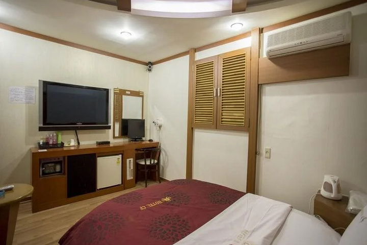 Room 26 of 27