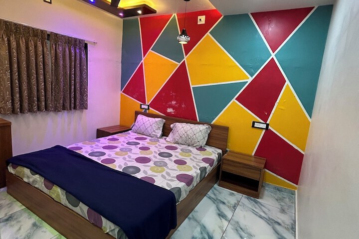 Room 11 of 28