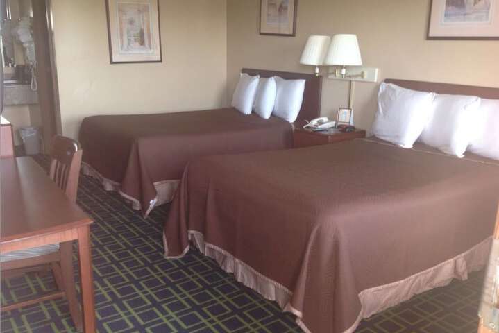 Quadruple 2 Double Beds (2 of 4)