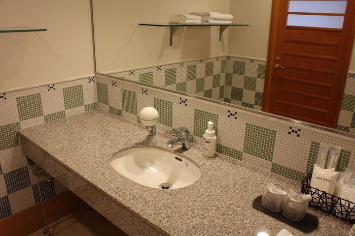 Room 7 of 25