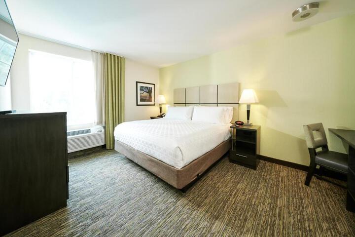 1 Queen Studio Suite (1 of 10)