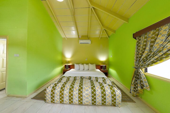 Room 18 of 48